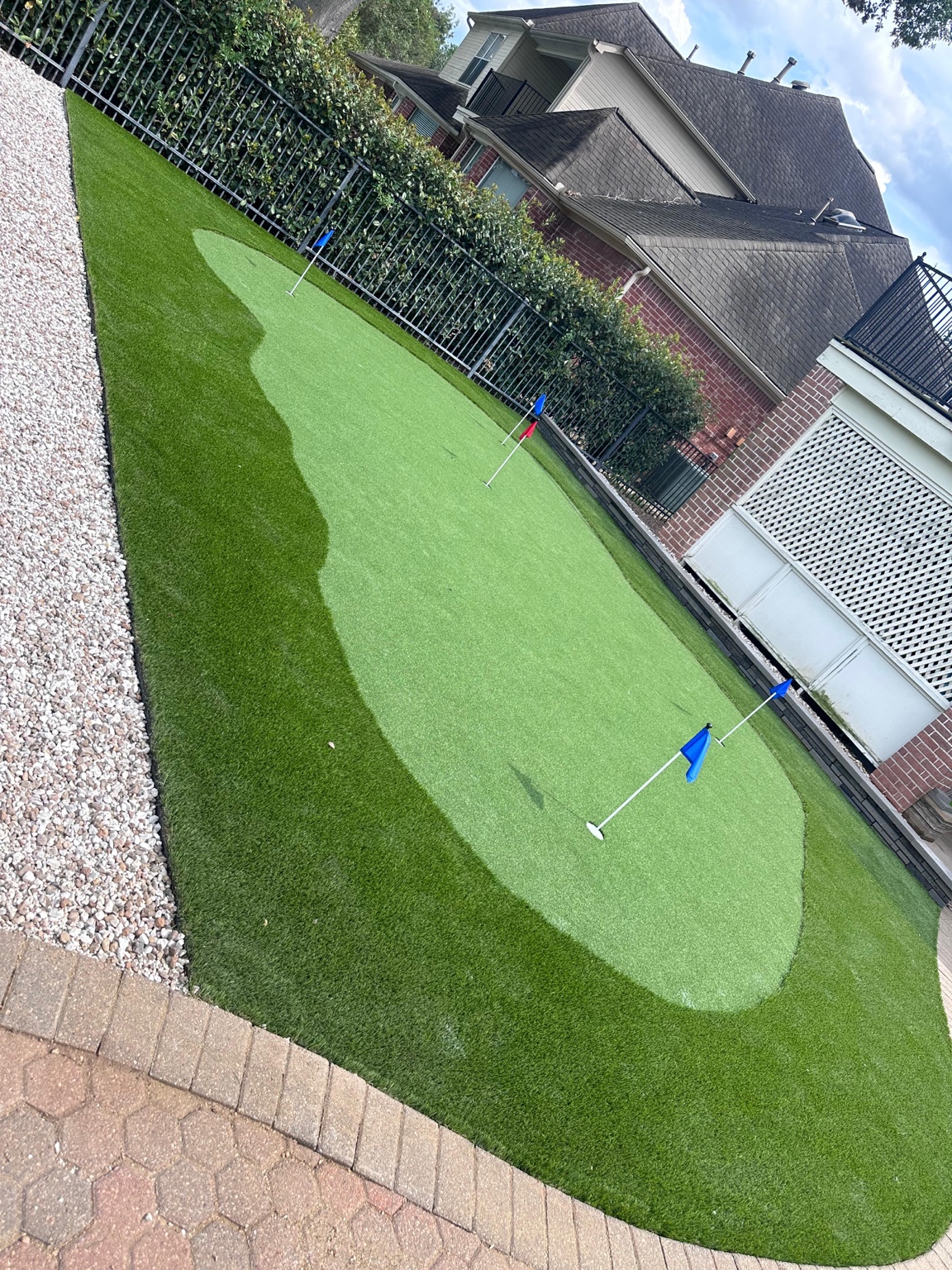 Long artificial turf putting green